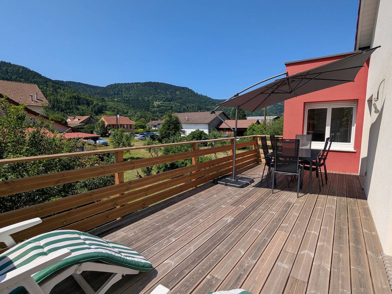 Gîte confortable avec terrasse et vue montagne, proche loisirs et pistes in Saulxures-sur-Moselotte, Parc naturel régional des Ballons des Vosges