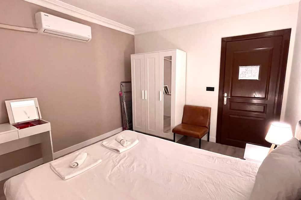 Ganze Wohnung, Spacious in Central; Beaches 500meters, 3Bedrooms + 1Living Room in Antalya, Provinz Antalya