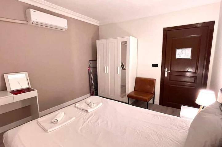 Appartement entier, Spacious in Central; Beaches 500meters, 3Bedrooms + 1Living Room in Antalya, Province d'Antalya
