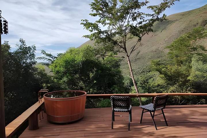 Casas e apartamentos de temporada para 2 pessoas, com balcão e jacuzzi e ainda jardim em Brumadinho