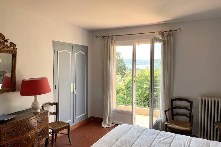 Grande villa belle vue golfe St Tropez avec Piscine .Ste Maxime-Beauvallon in Grimaud, Côte méditerranéenne (France)