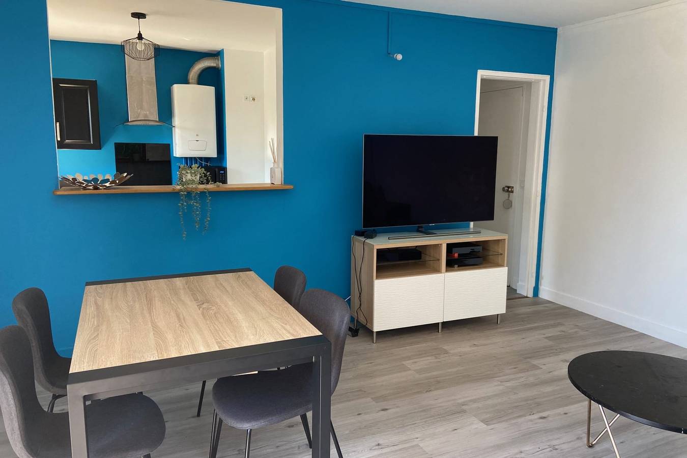Apartamento entero, Spacious T3 with balcony - close to town center in Touques, Region de Lisieux