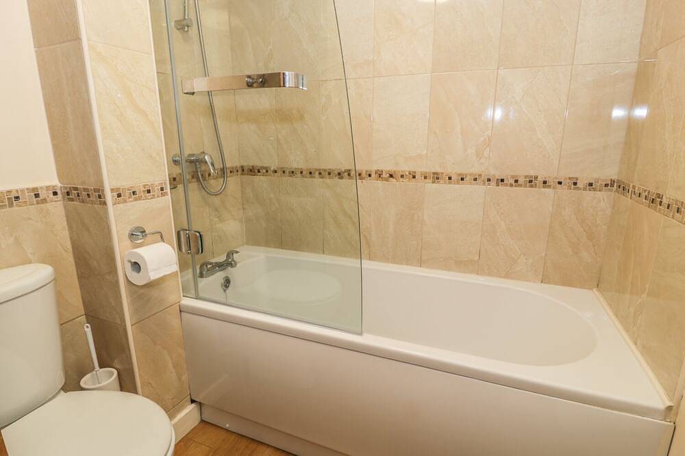Hendoll Cottage 1, pet friendly, with open fire in Fairbourne in Fairbourne, Snowdonia