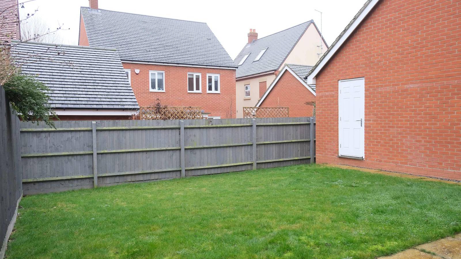 Spacious 4 Bedroom Home with Garden in Bedford in Bedford