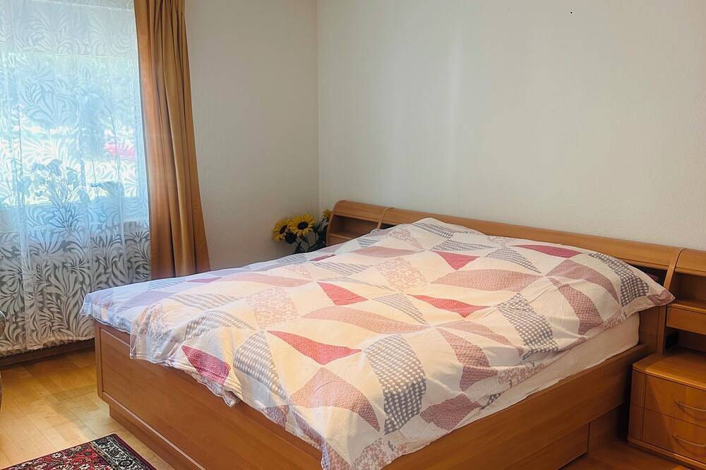 Ganze Wohnung, Wunderschöne Fewo mit Terrasse und Blick auf den Belchen, bis zu 5 Personen in Untermünstertal, Münstertal