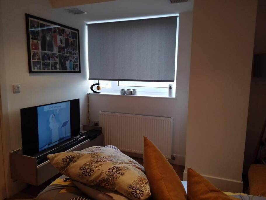 Ganze Wohnung, 5 Minuten zum Bahnhof East Croydon mit Concierge in Croydon, London