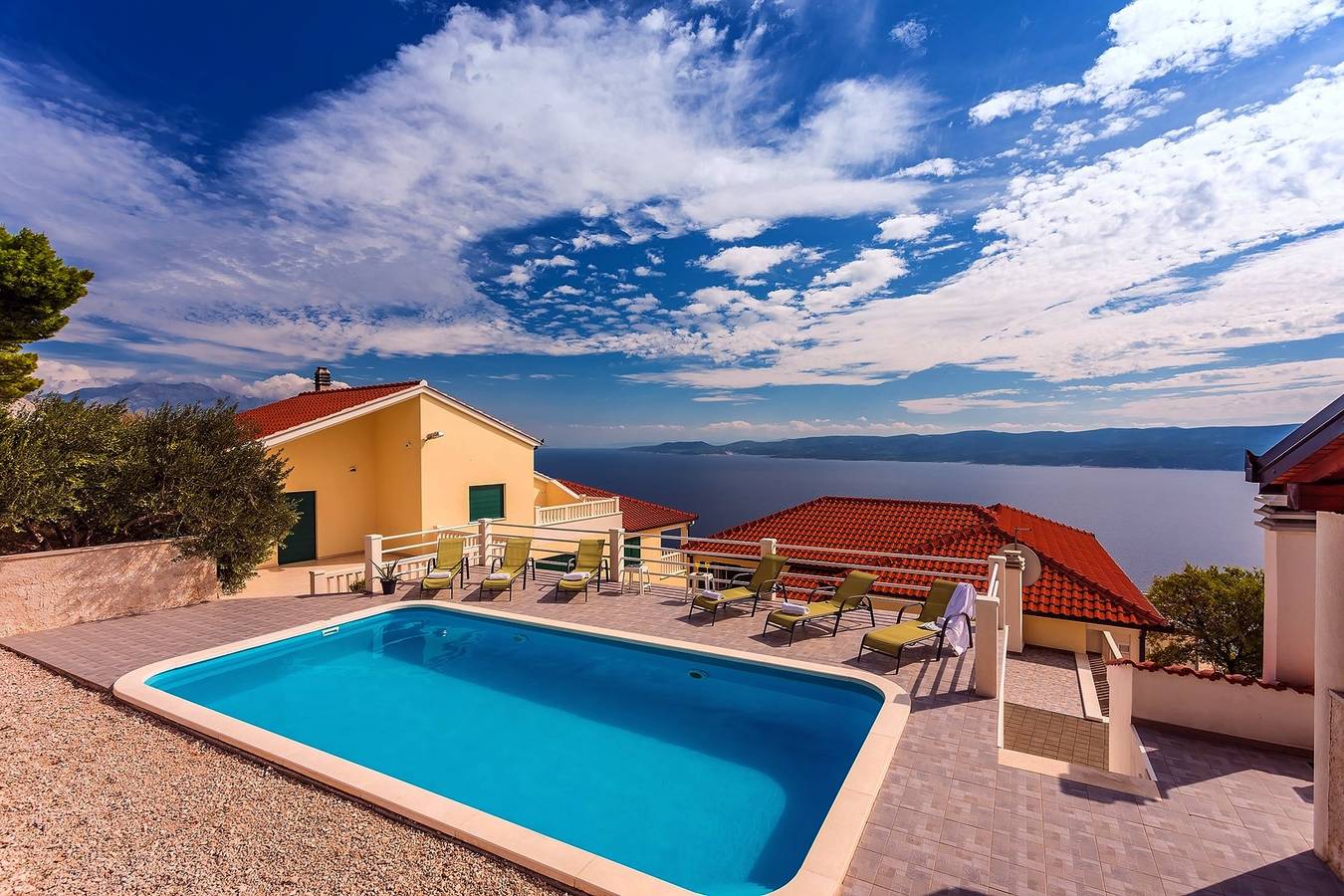 Komfortable Villa - 5 Schlafzimmern. 2km vom Strand, ruhige Umgebung, Meerblick in Lokva Rogoznica, Split-Dalmatien