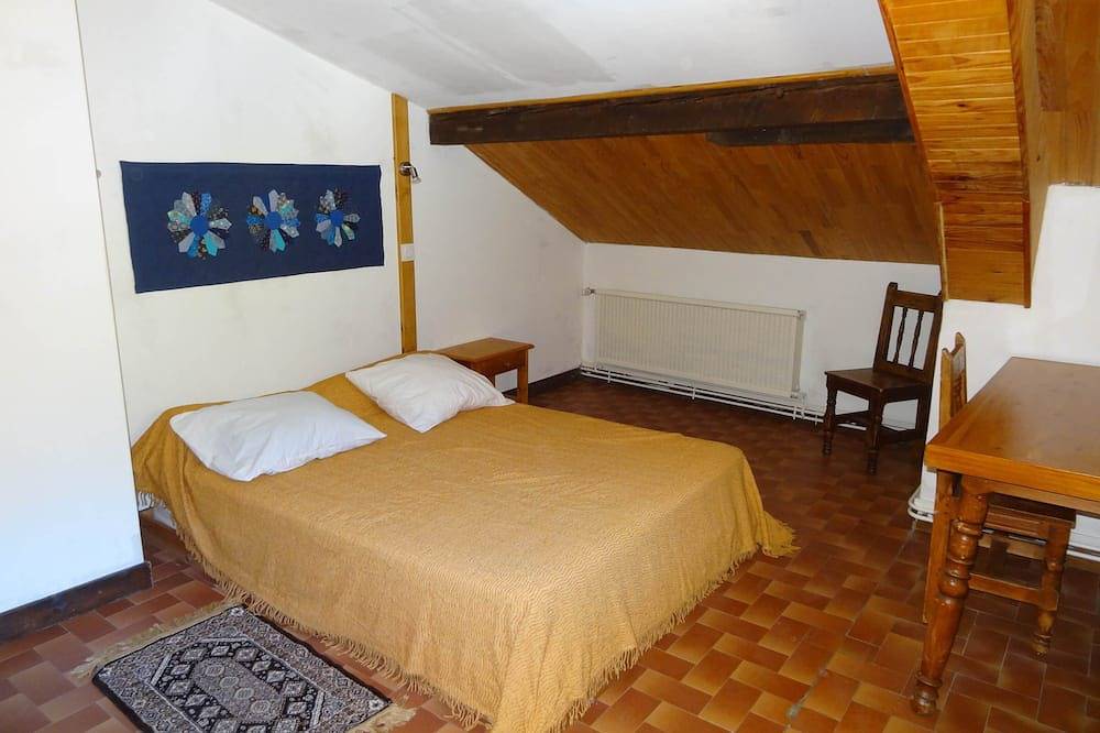 Appartement entier, Appartement \"le Grenier\" dans un ancien chalet queyrassin in Molines-en-Queyras, Queyras