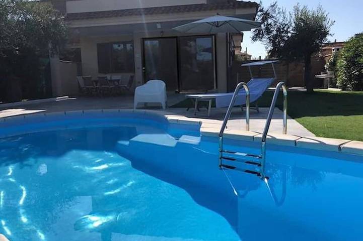 Villa pour 6 personnes, avec balcon et jardin - 1