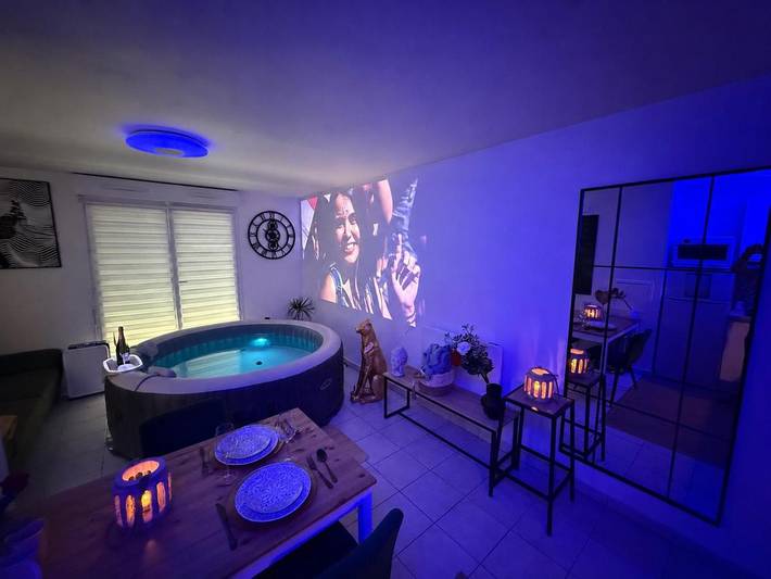 Location de vacances pour 4 personnes, avec Balcon et Jacuzzi ainsi que Terrasse et Jardin à Avion (Pas-de-Calais)