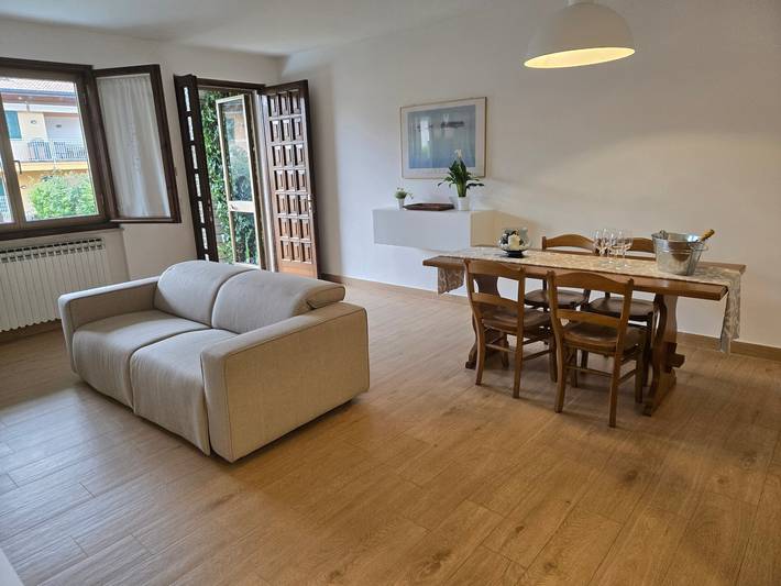 Entire apartment, Brema Beach Guest House in Colombare, Sirmione