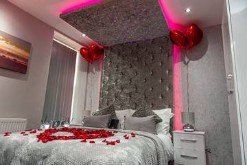 Glamping for 2 People in Bradford, West Yorkshire, Photo 3