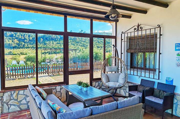 Chalet für 12 Personen, mit Whirlpool und Garten sowie Pool