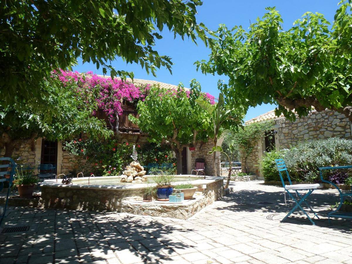Tsivouli Accommodation in Lithakia, Laganas
