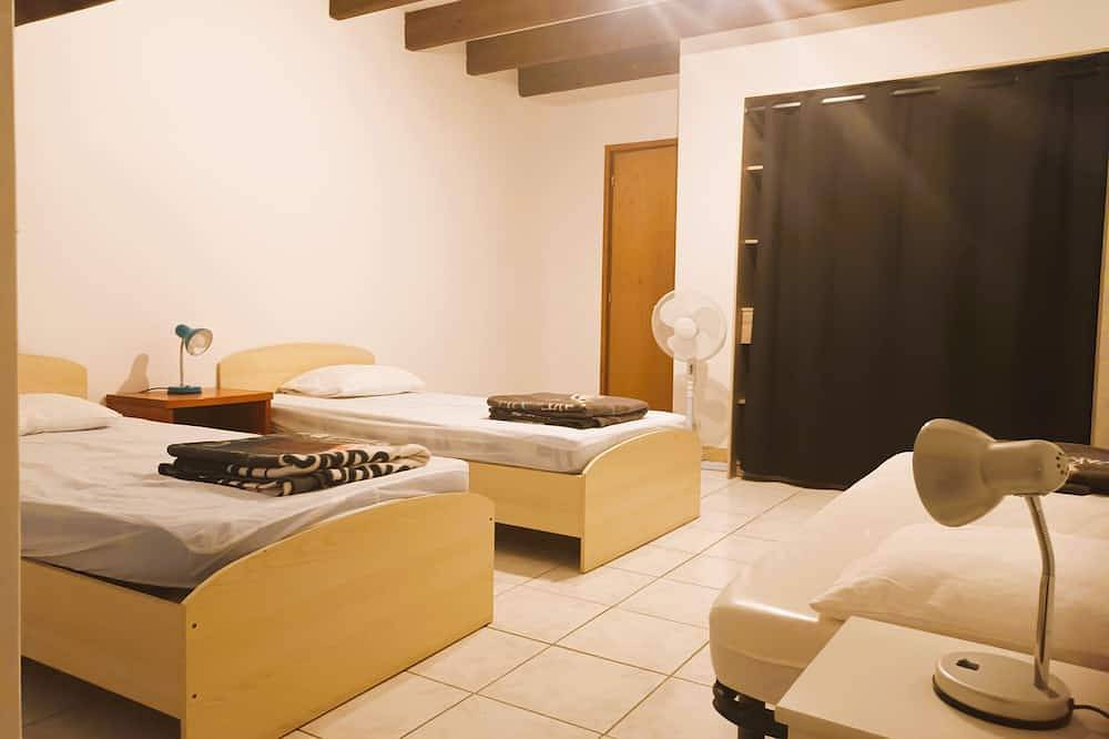 Gîte 15 personnes à Sarlat, piscine à partager, wifi in Sarlat-la-Canéda, Périgord Noir