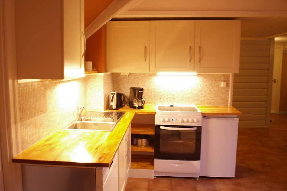 5 bedrooms, large apartment on farm, nice view and nature in Herand, Hardangerfjord