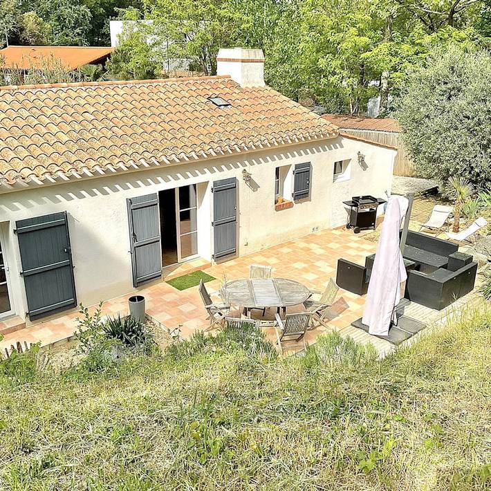 Gîte pour 8 personnes, avec terrasse et jardin