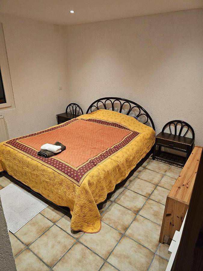 Belle chambre privative à Vallorbe, max 2 voyageurs in Vallorbe, Nord Vaudois