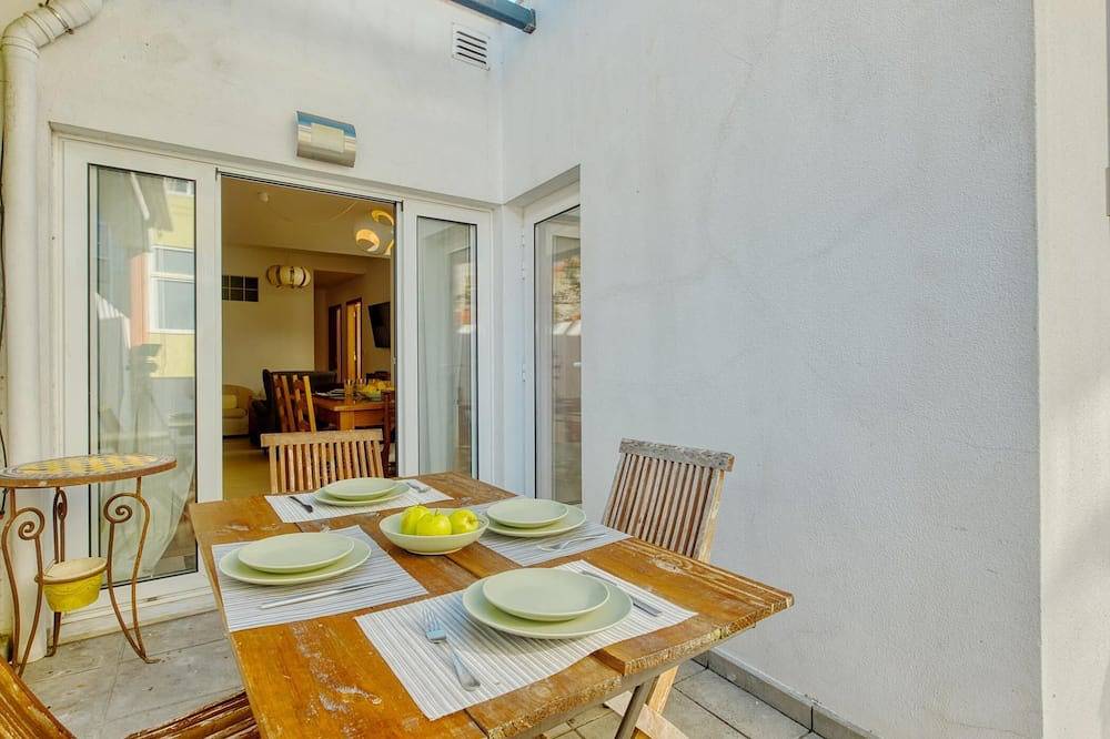 Ganze Wohnung, Vita Portucale | Visconde 3Br with Private Terrace in Almada, Halbinsel von Setúbal
