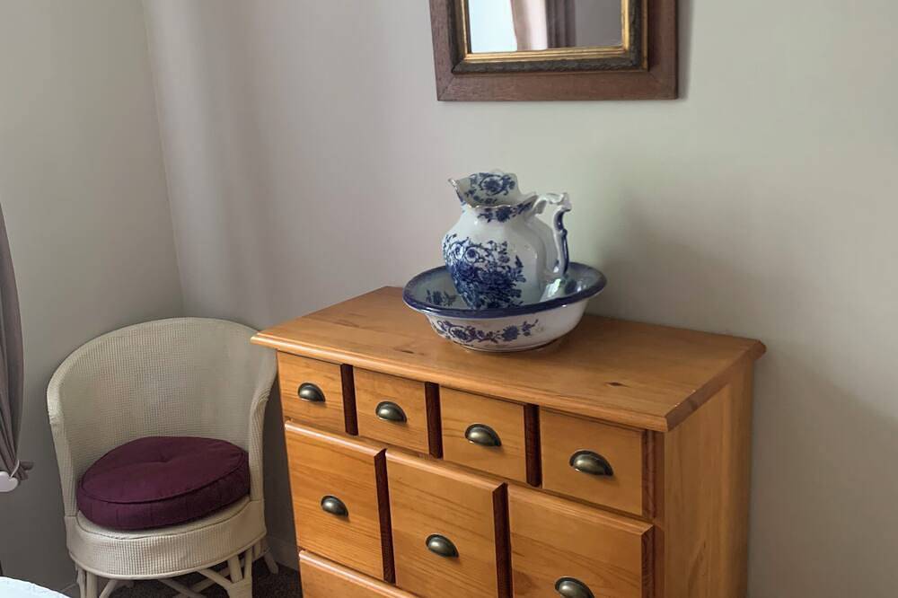 Brittany Cottage Sleeps 6. Heated Pool. Free Wifi. Satellite Tv. Pet Friendly in Plouguenast, Côtes-d'Armor