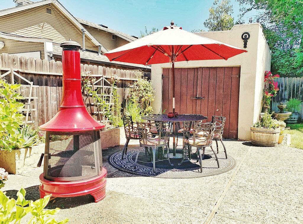 Spanischer Bungalow mit Whirlpool! In der Nähe der Innenstadt und einfachen Zugang zum Weinland in Napa, Napa Valley