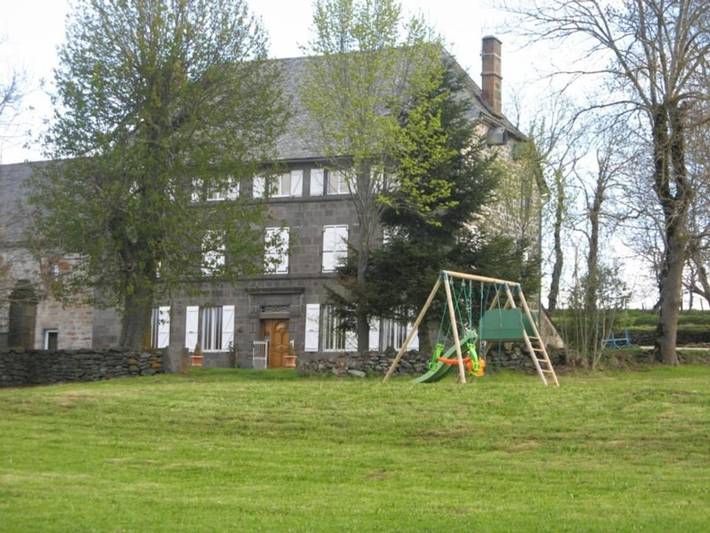 Gîte pour 12 personnes, avec jardin à Paulhac