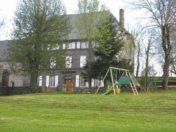 Gîte pour 12 personnes, avec jardin à Paulhac