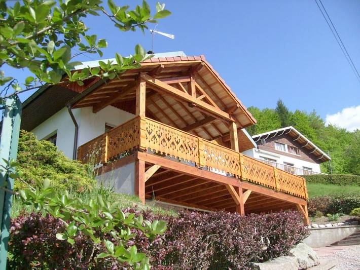 Location de vacances pour 18 personnes, avec Balcon et Jacuzzi ainsi que Terrasse et Jardin à Le Thillot