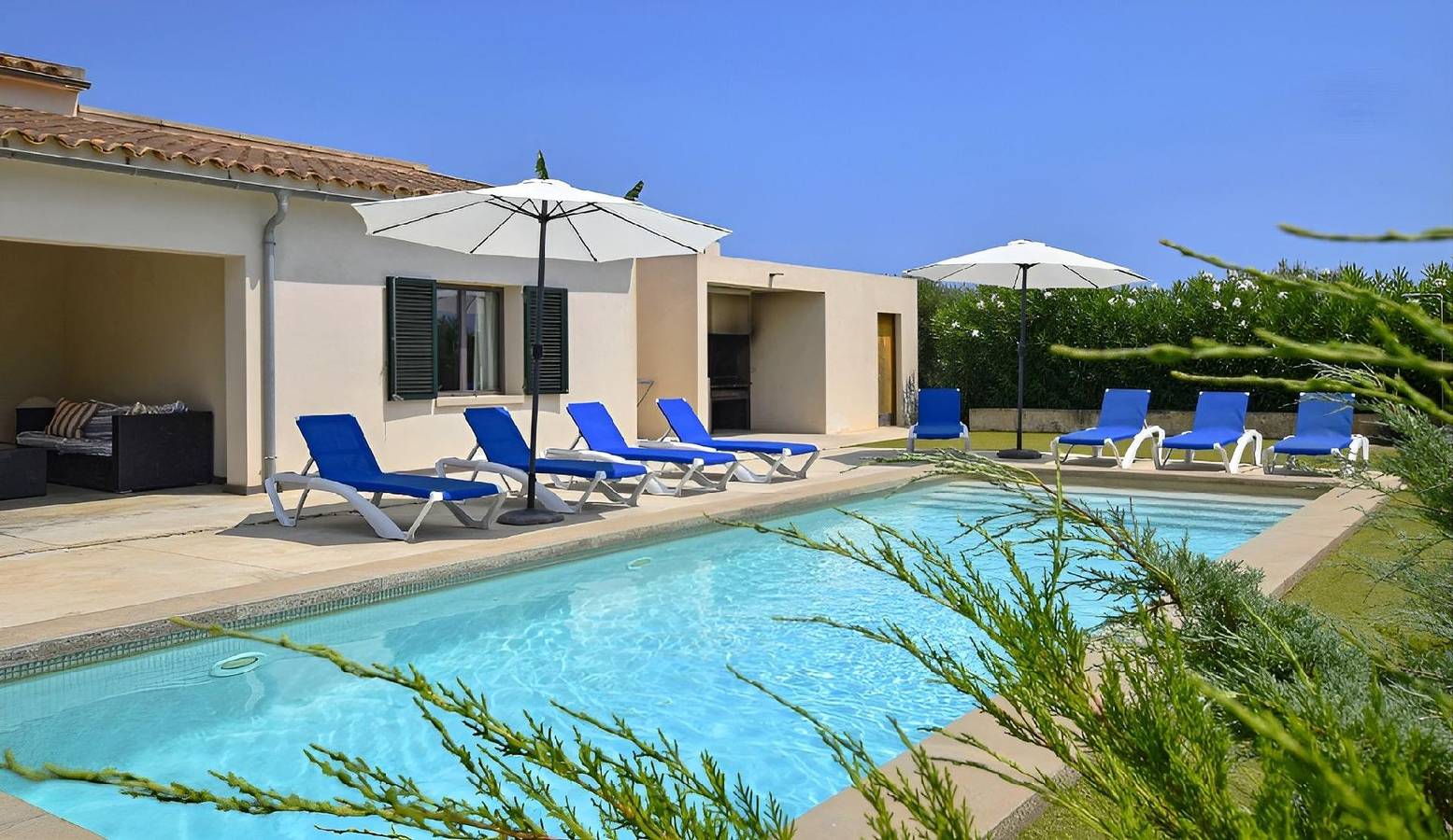 Modernes Haus in Meeresnähe in Cala Mendia, Manacor