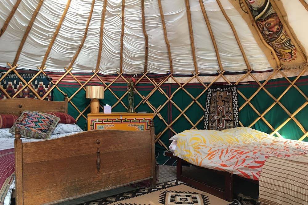 Eco Glamping immersed in nature, ideal for family holidays andromantic getaways! in Inch, County Cork