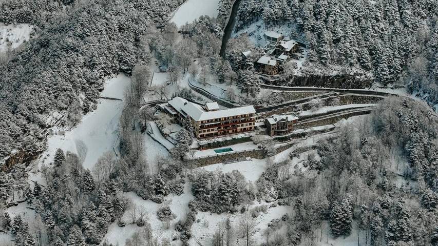Hôtel pour 2 personnes, avec jacuzzi et sauna ainsi que piscine et jardin à Ordino - 4