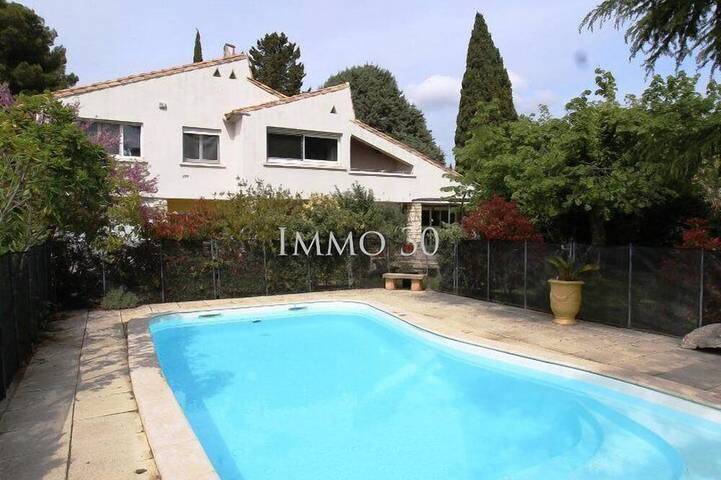 Villa pour 14 personnes, avec Terrasse et Jardin