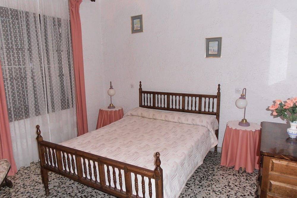 Nice and relax Mediterranean villa with free wifi in Montroig, Costa Dorada