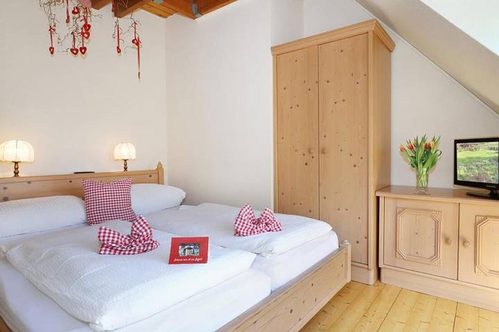 Ferienwohnung für 2 Personen, mit Terrasse und Whirlpool sowie Garten und Pool in Bad Gandersheim - 2