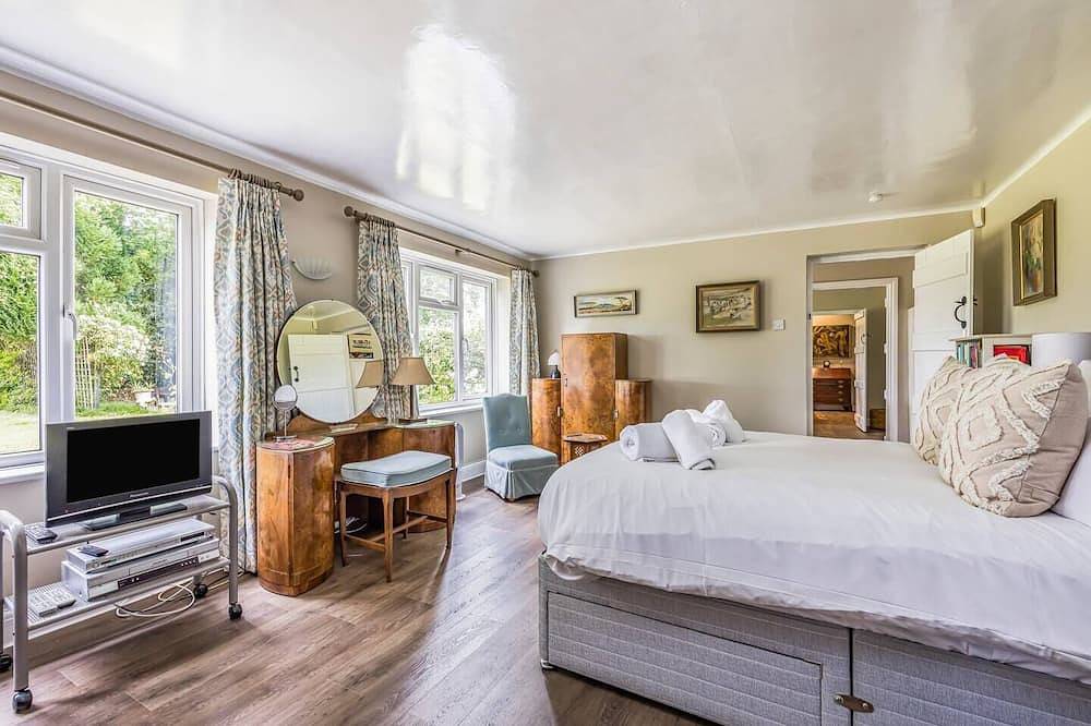 Charming Cottage With Amazing Views - Pass the Keys in Lavant, South-Downs