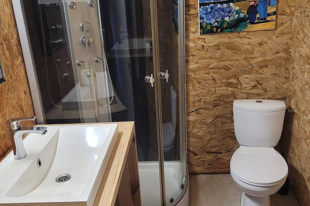 Yourte et Chalet Avec Piscine sur Terrain de 1000m2 in Nivillac, Vannes region