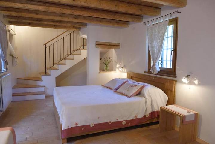 Privatzimmer für 3 Personen, mit Terrasse und Garten sowie Ausblick