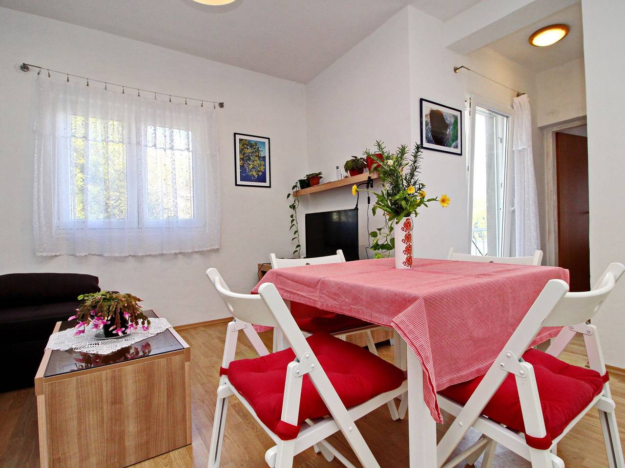 Ganze Wohnung, Apartments Nodilo - One Bedroom Apartment with Balcony and Sea View (Apt 1) in Mljet