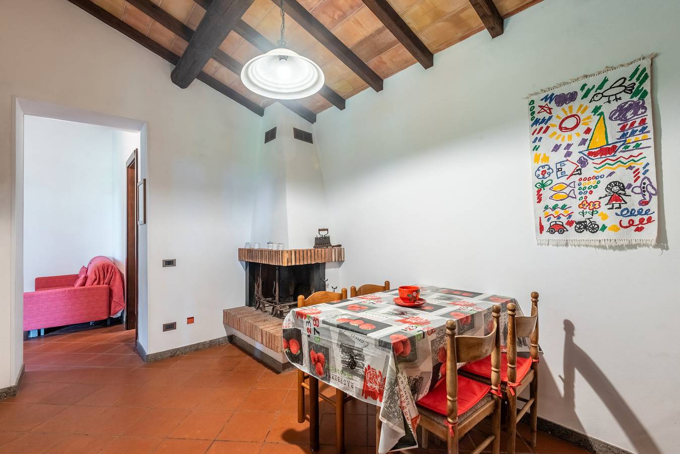 Entire apartment, Holiday Home 'San Michele - Casa Rosa' with Mountain View, Shared Pool and Wi-Fi in Montieri, Grosseto Province