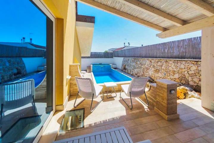 Location de vacances pour 4 personnes, avec jardin et terrasse ainsi que vue et piscine à Tricase - 3