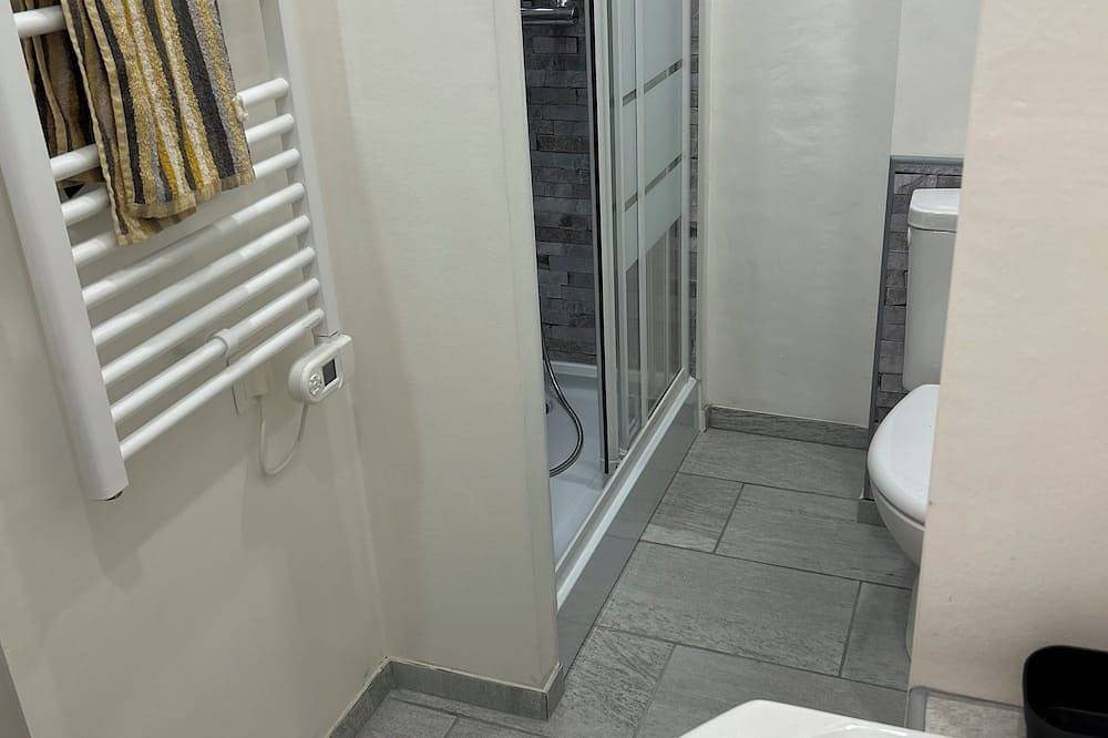 Appartement entier, 1-bedroom apartment right in the heart of Chabanais town centre in Chabanais, Charente