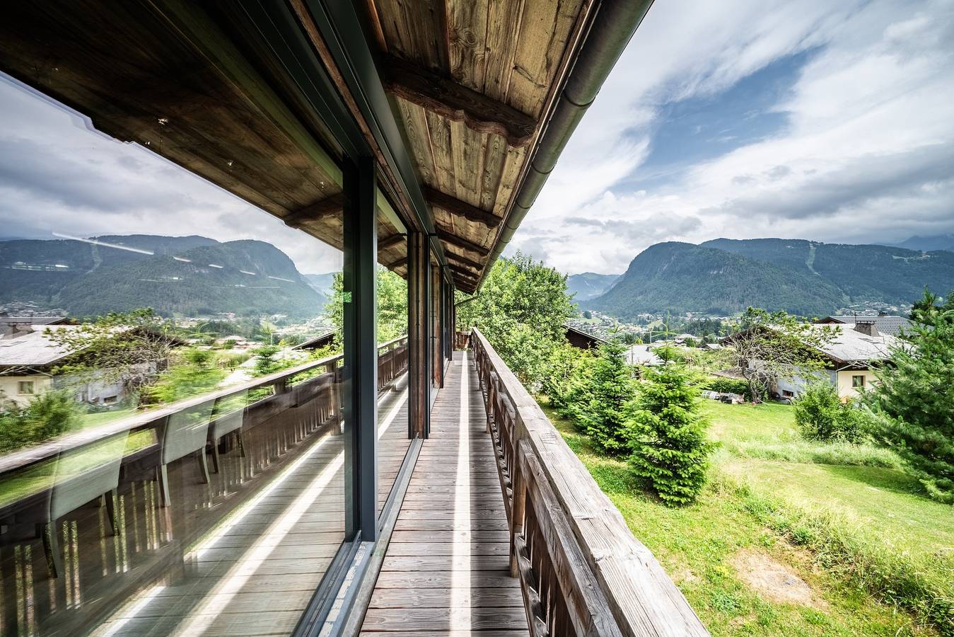 Chalet 'Bella' con vistas a la montaña, terraza privada y Wi-Fi in Essert-Romand, Les Portes du Soleil