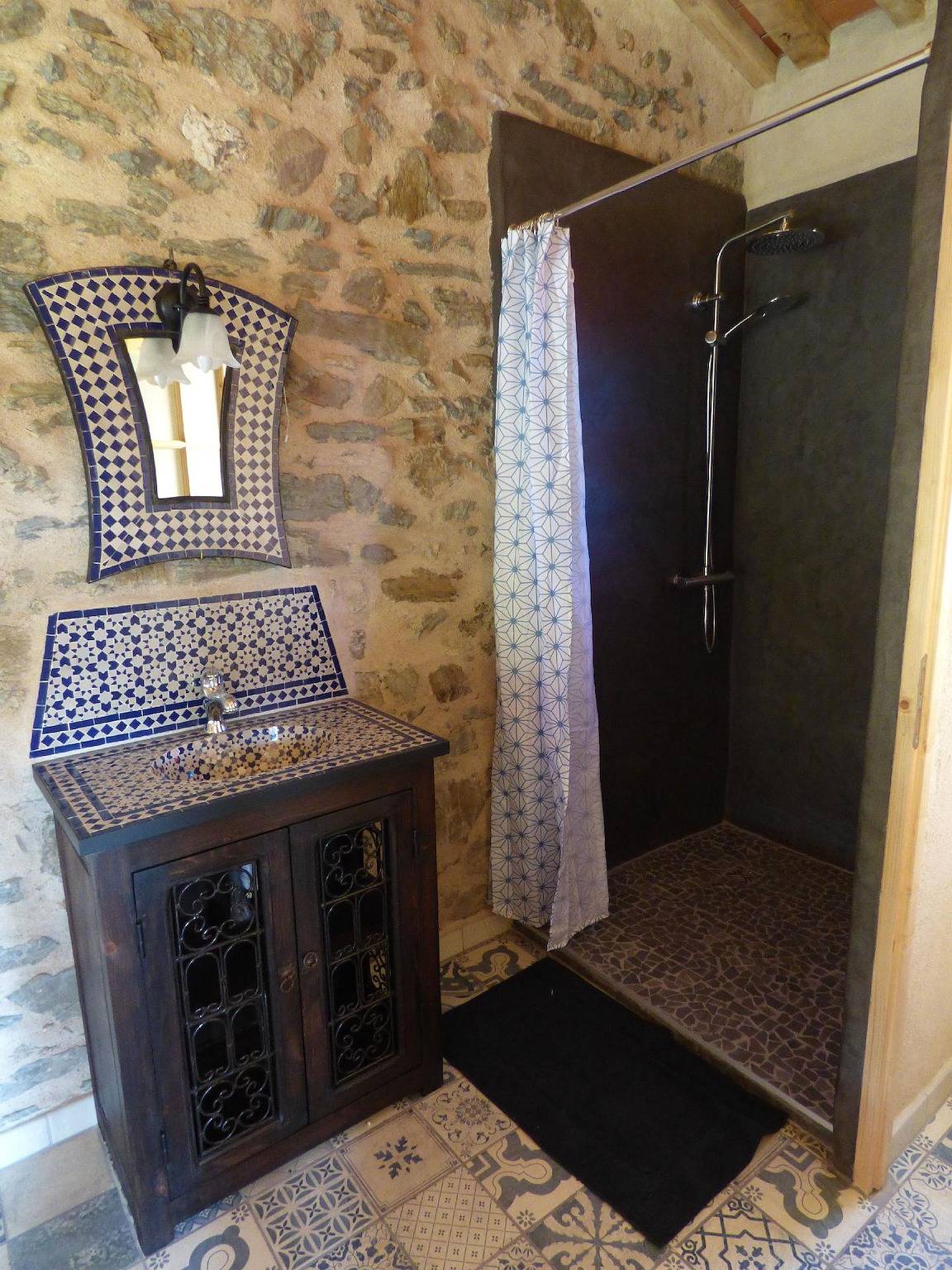 Gîte with private pool in a lush setting in Caixas, Perpignan region