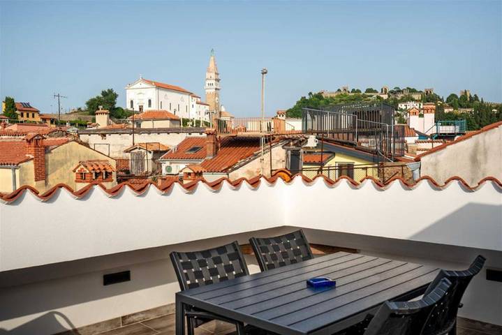 Ferienwohnung für 4 Personen, mit Ausblick und Meerblick sowie Terrasse und Balkon/Terrasse