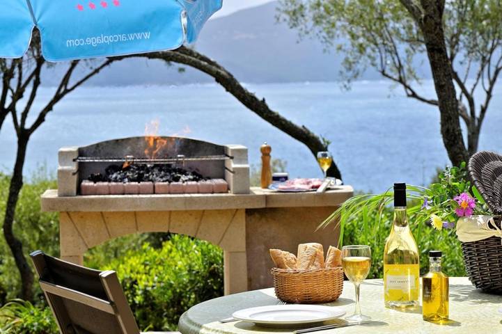 Location de vacances pour 4 personnes, avec jacuzzi ainsi que jardin et piscine dans Plage de Scodi-Neri - 4