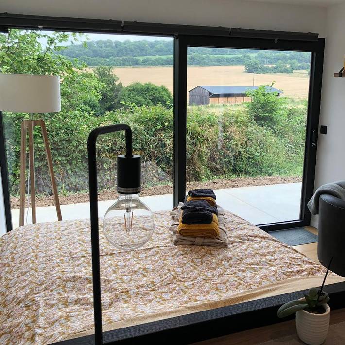 Location de vacances pour 2 personnes, avec vue ainsi que jardin et piscine à Yvoir - 2