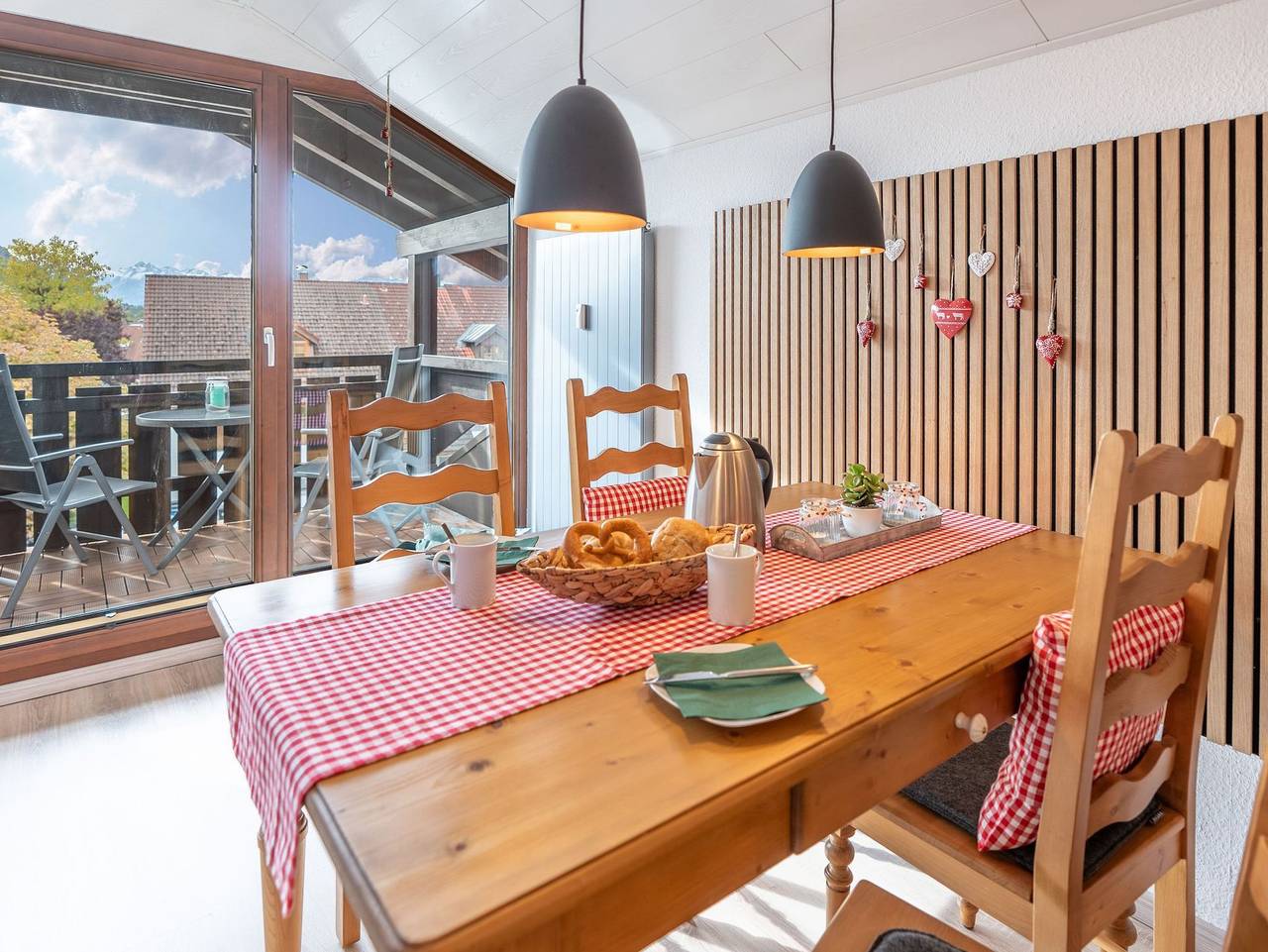 Ganze Ferienwohnung, Burg-Berg-Blick - Ferienwohnung mit Bergblick, Parkplatz und Balkon in Grünten, Burgberg im Allgäu