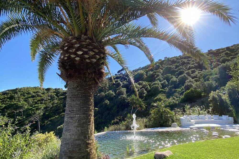 Luxury w\/ Sea Views 15 min to central Barcelona! in Badalona, Costa del Maresme