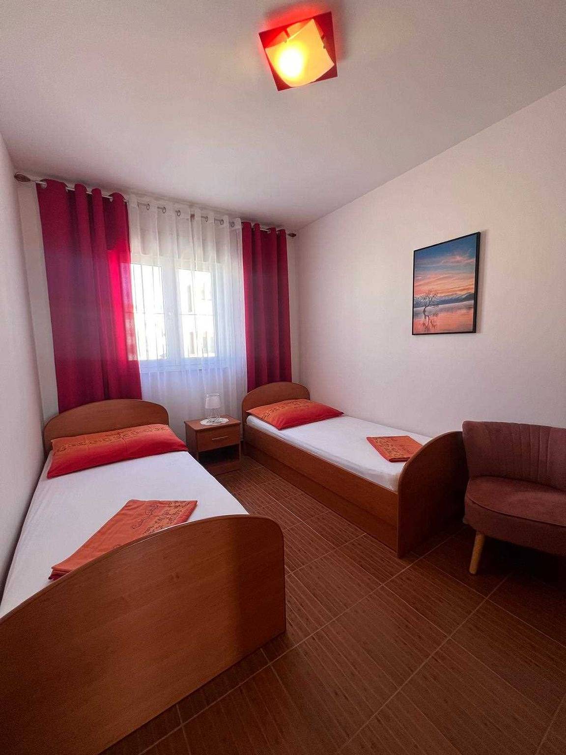 Ganze Wohnung, 2 bedroom apartment Milenko 3 in apartment house in Vodice, Šibenik-Knin