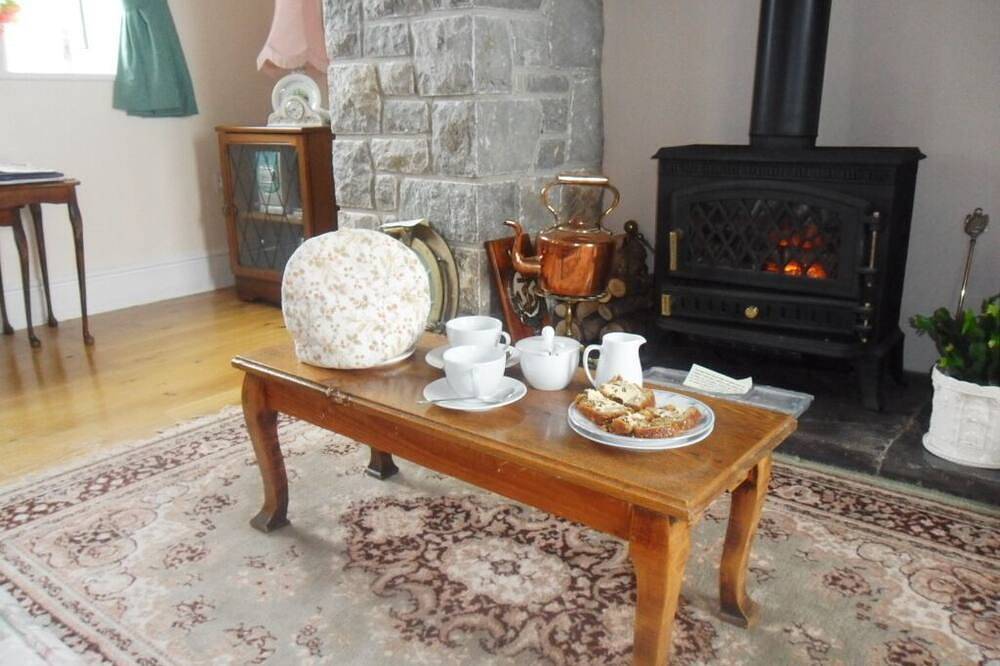 Get away from it all with fantastic sea and Country side views. in Isle of Anglesey